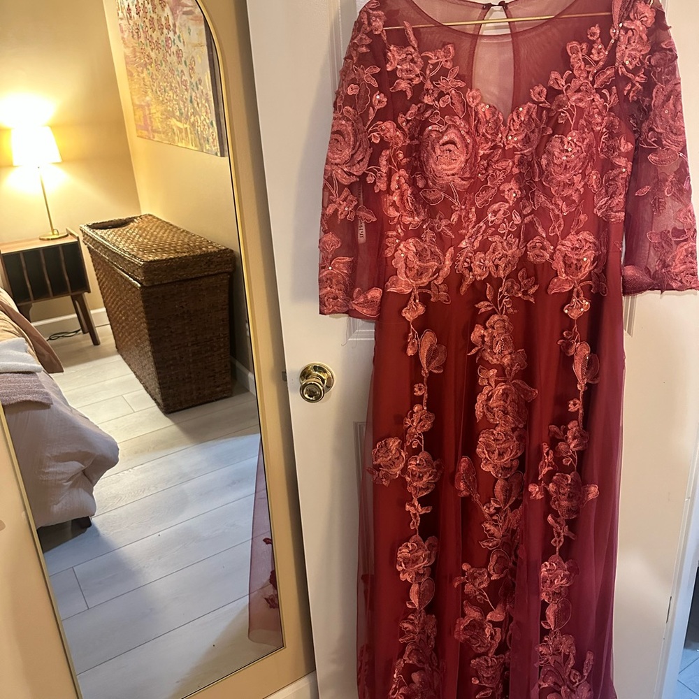 Elegant Floral Lace Dress in Red